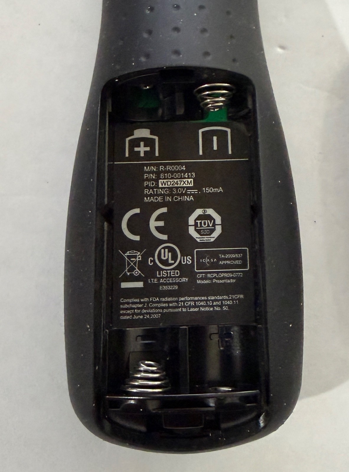 Logitech R400 Wireless Presenter Presentation Remote & Laser Pointer + Batteries