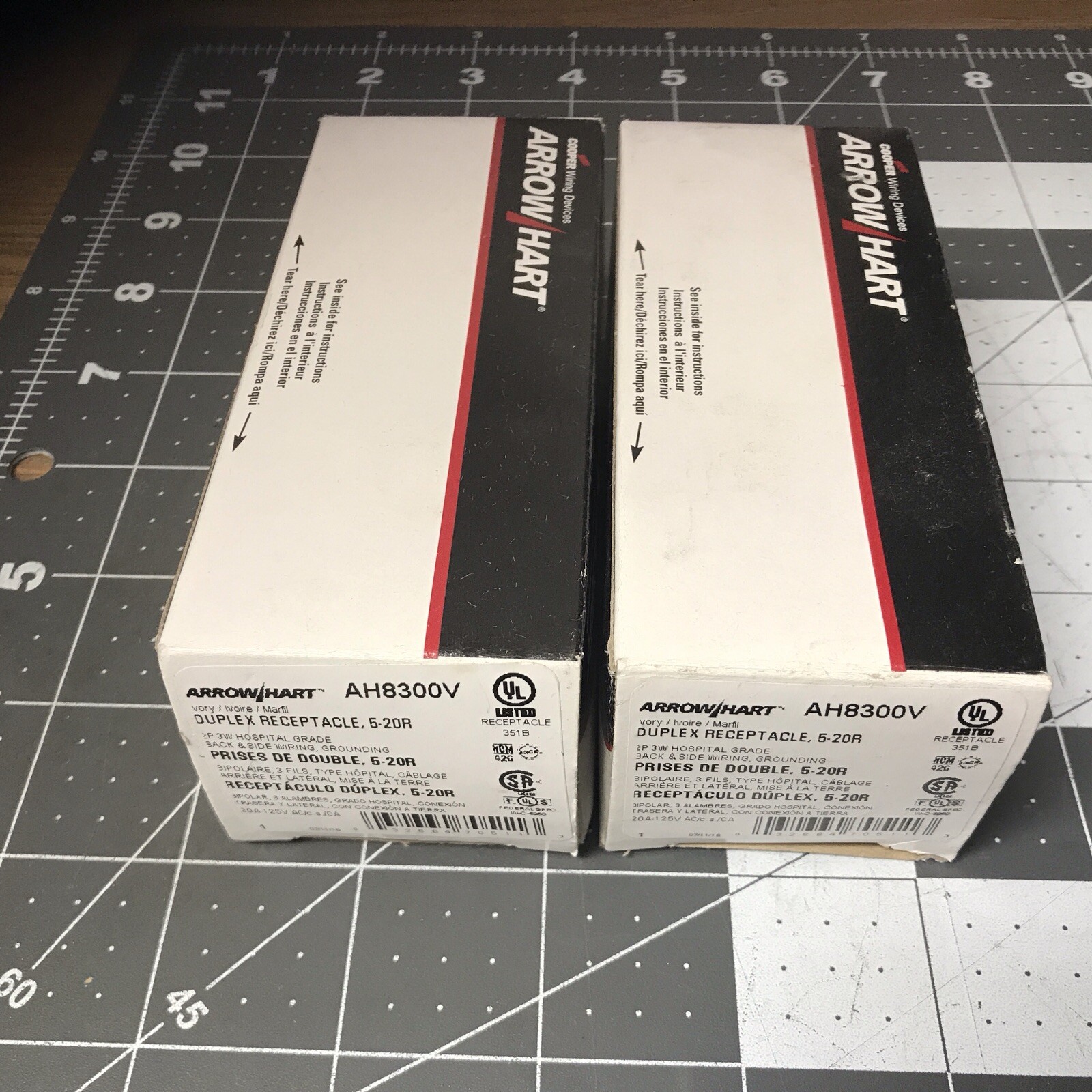 Cooper AH8300V 20A 125V Hospital Grade Duplex Receptacle LOT OF 2 (LA48G)