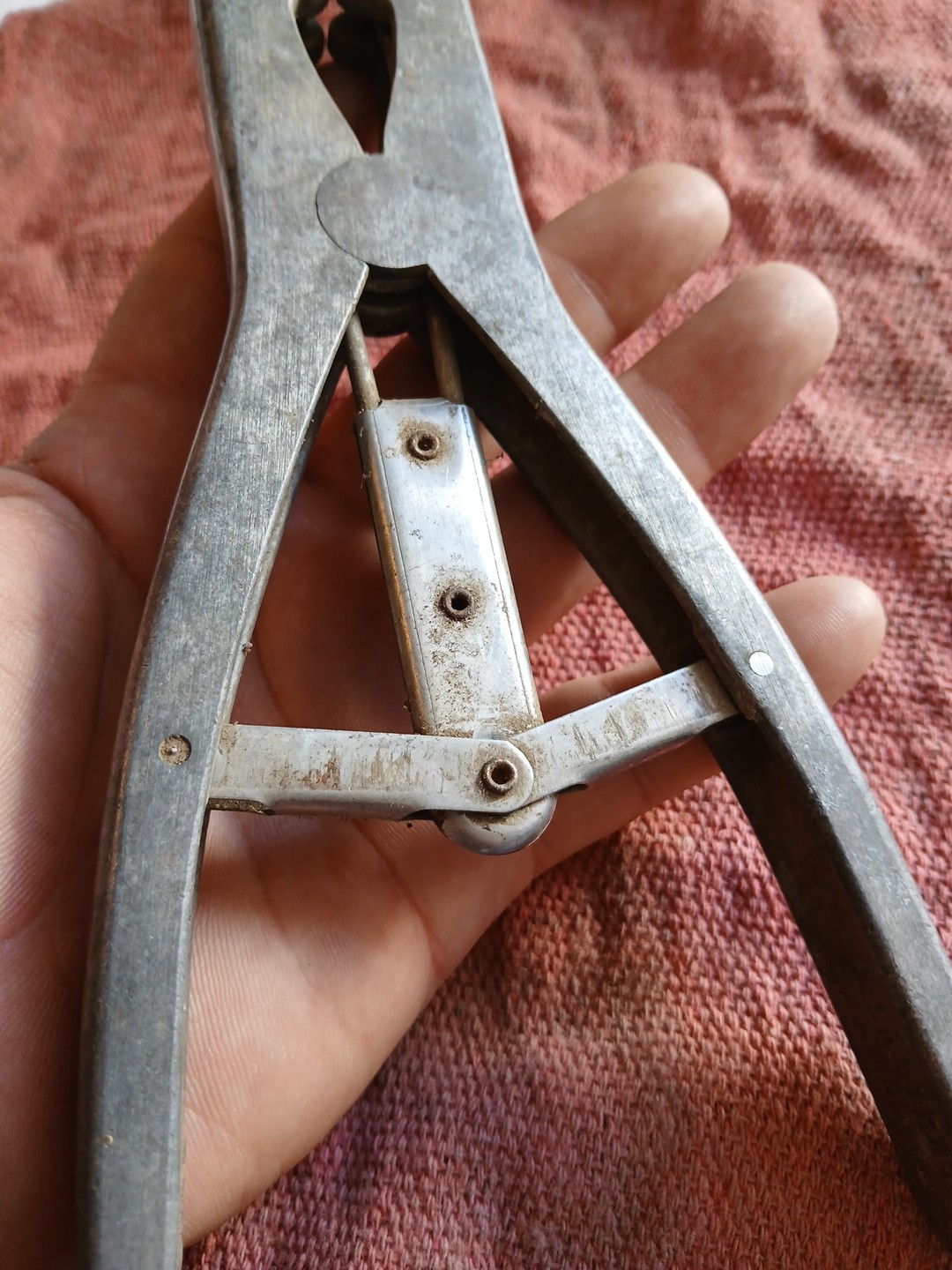 Vintage Elastrator Castration Docking Tool Aluminum Spring Pliers Made In USA