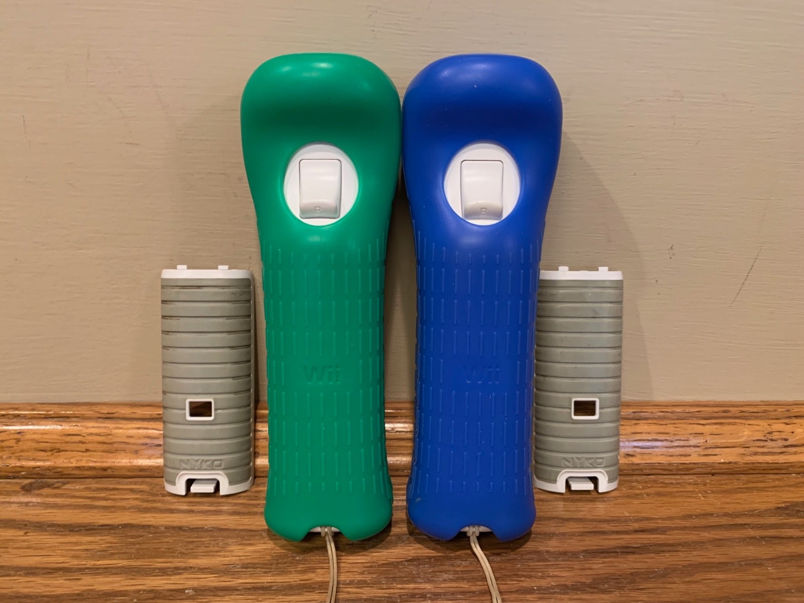 2 PC Nintendo Wii Remote Controllers with Motion Plus & Silicon Cases