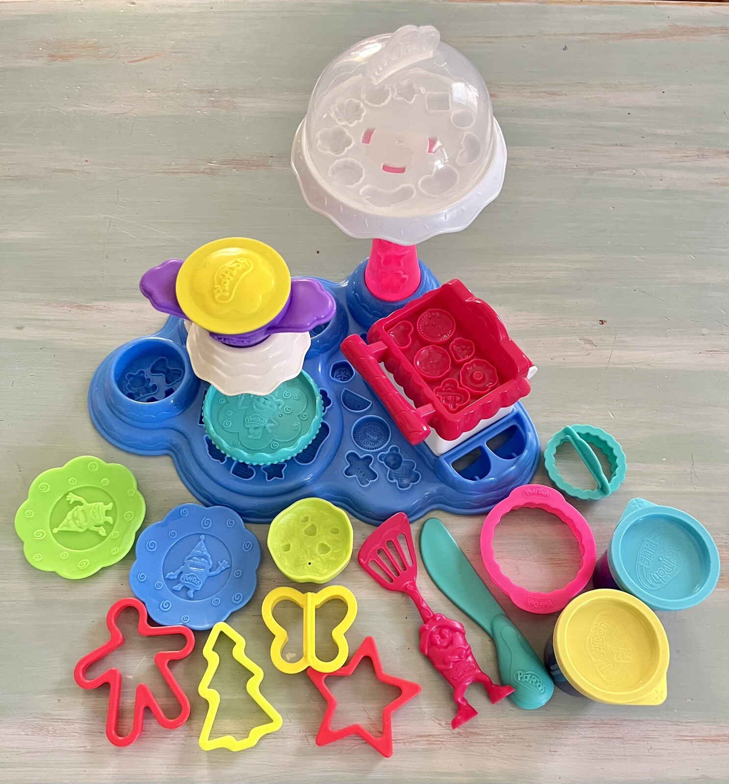 Hasbro 2018 Play-Doh Cake Party Almost Complete Includes Some Soft Play-doh