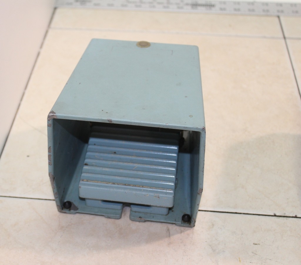 TELEMECANIQUE XPE-M510 FOOT SWITCH SQUERE D