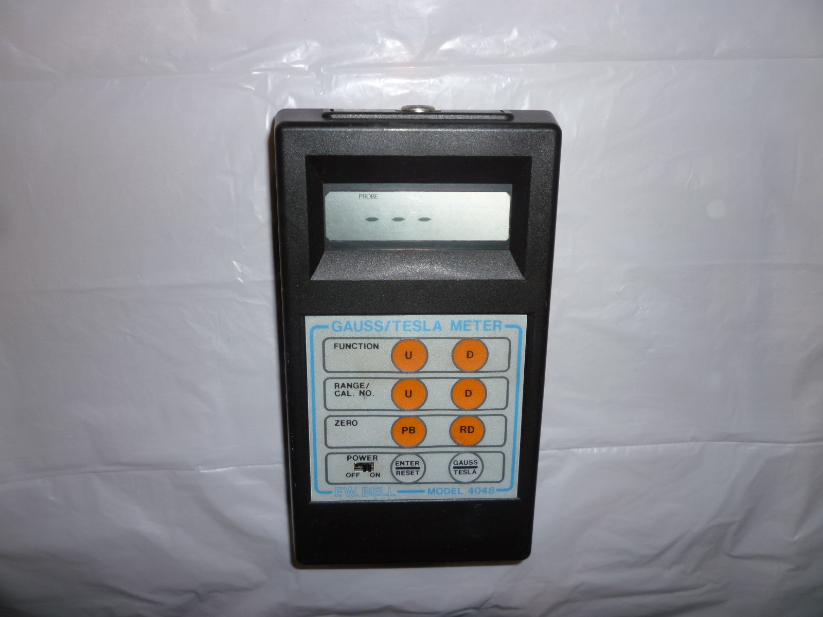 F.W. BELL MODEL 4048 GAUSS/TELSA METER