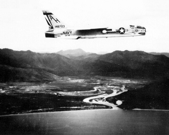 Navy Vought F8 Crusader Fighter Squadron "Sundowners" 8x10 Vietnam War Photo 780