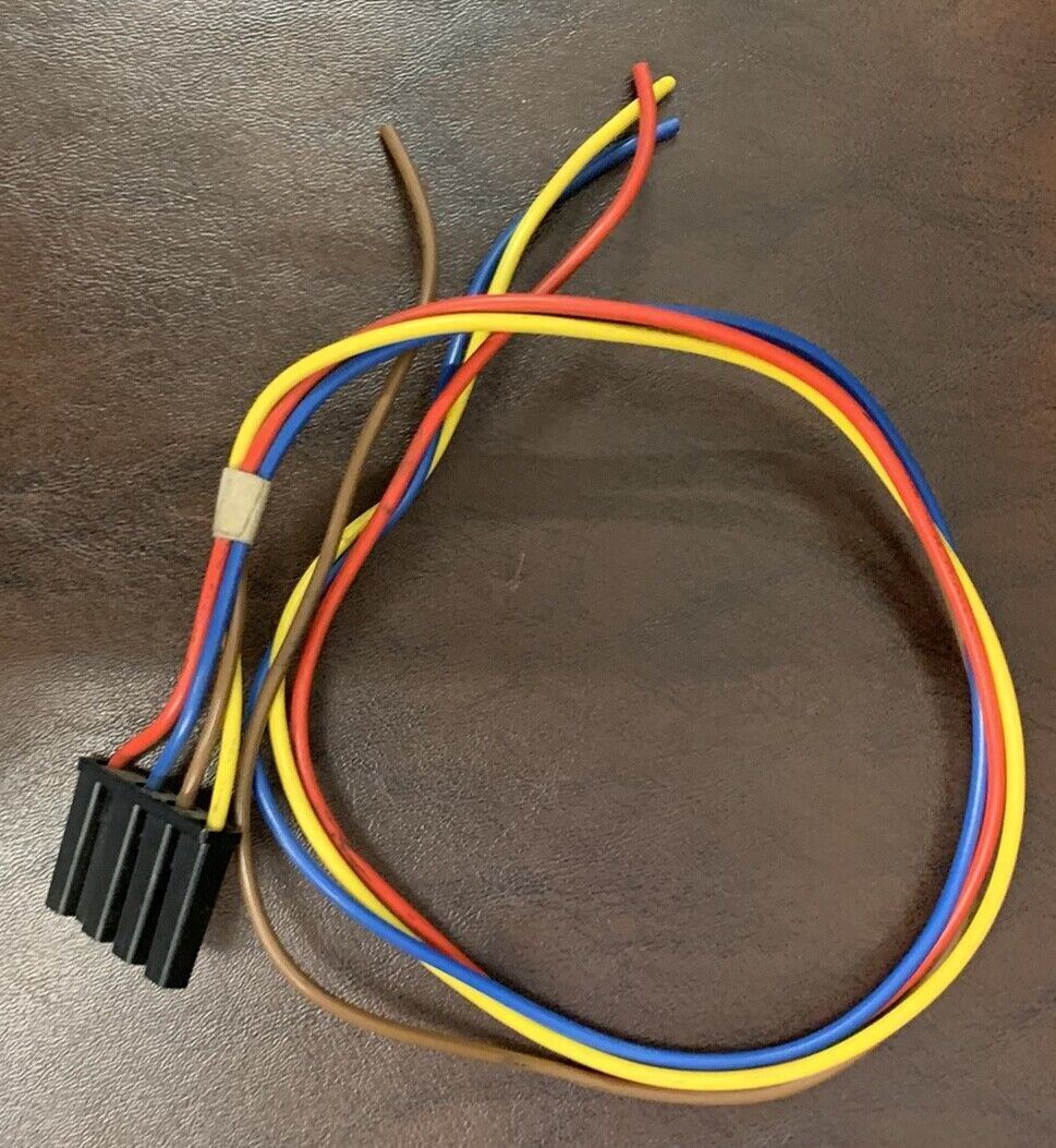 Monitor yoke connector and cable