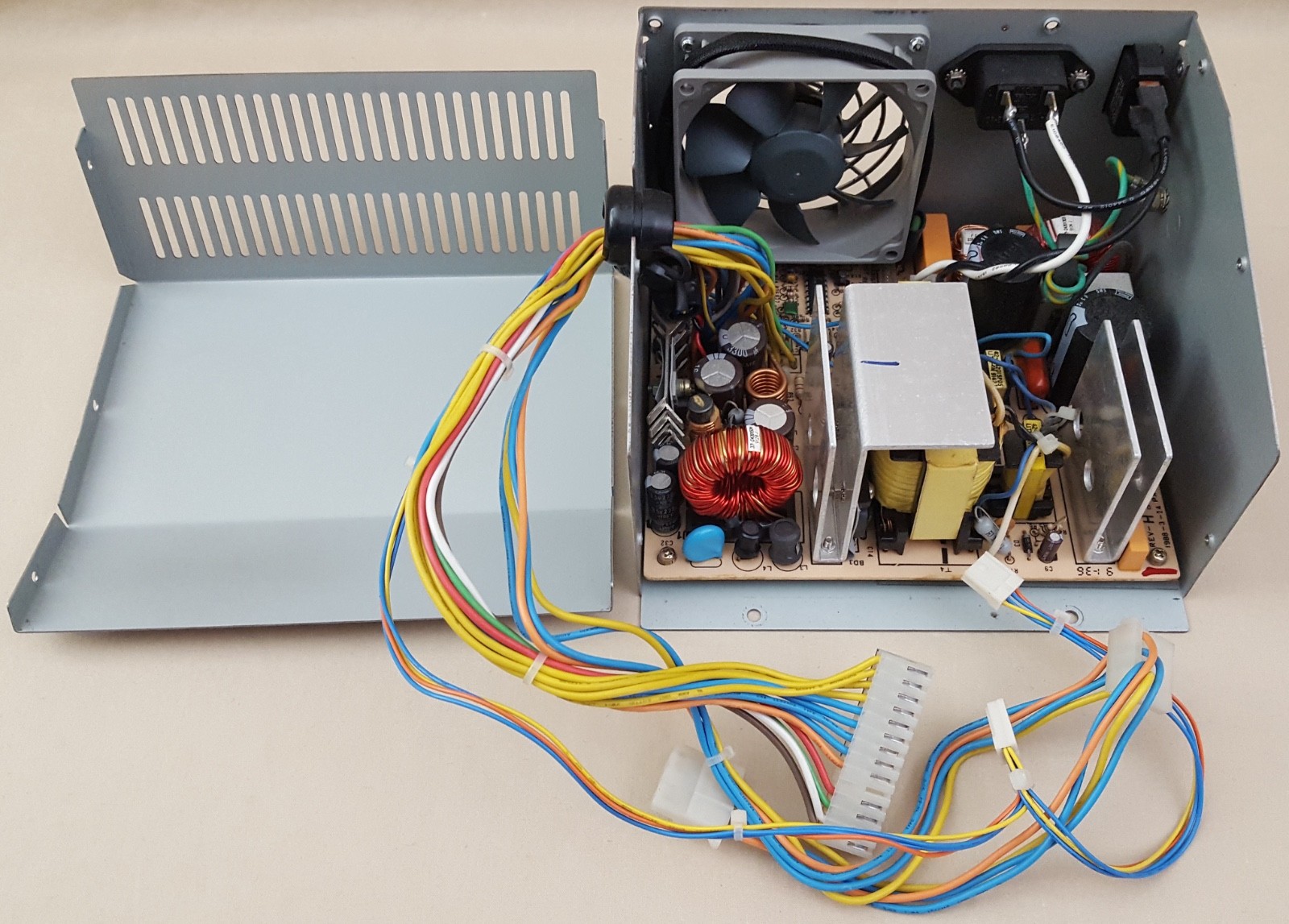 Commodore Amiga 2000 A2000 Desktop Computer rev6.3 1MB 8373 Denise - CA1064106