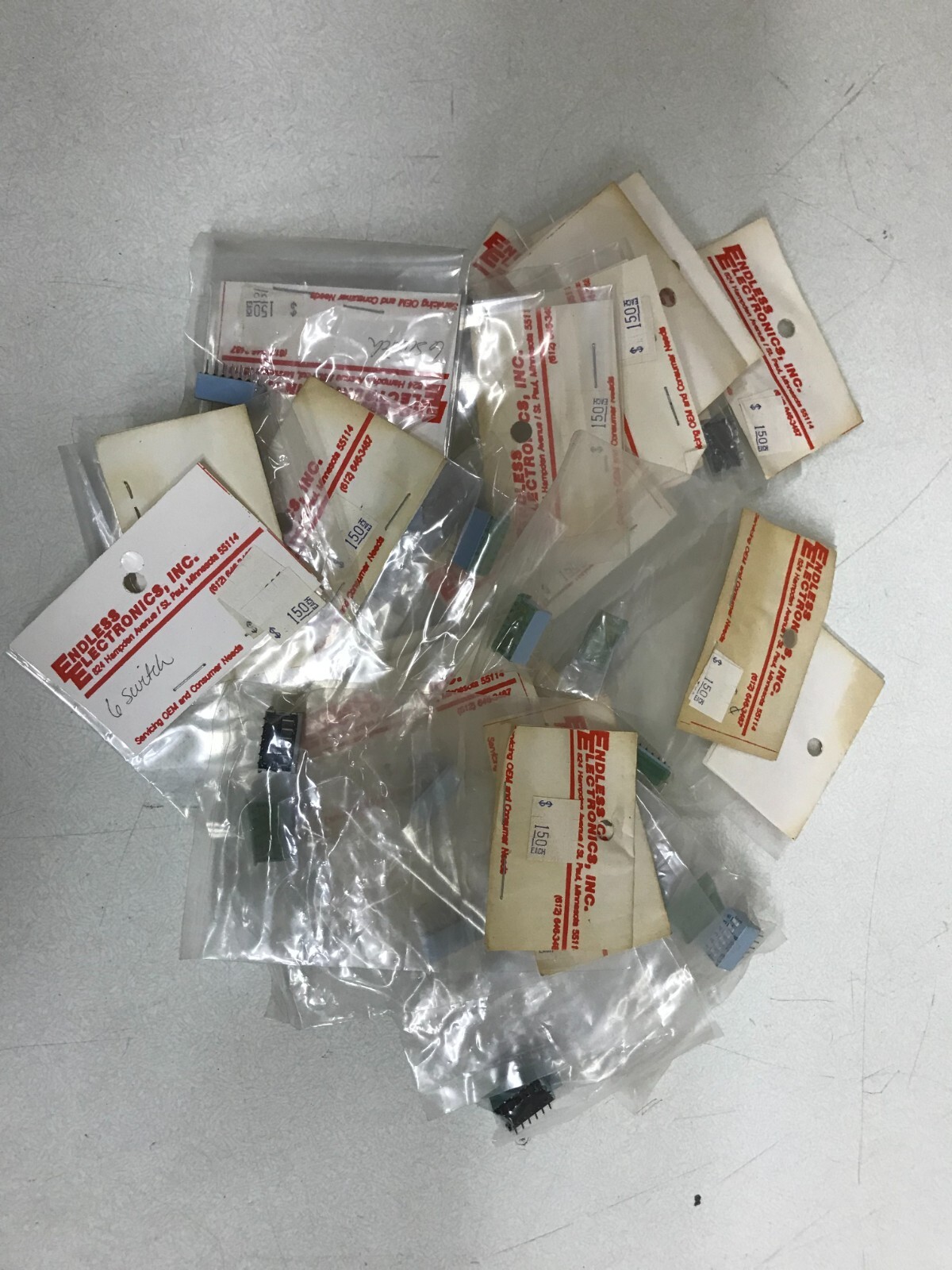 LOT of 24 NEW Light Blue CTS 206-6 6-position DIP Switch