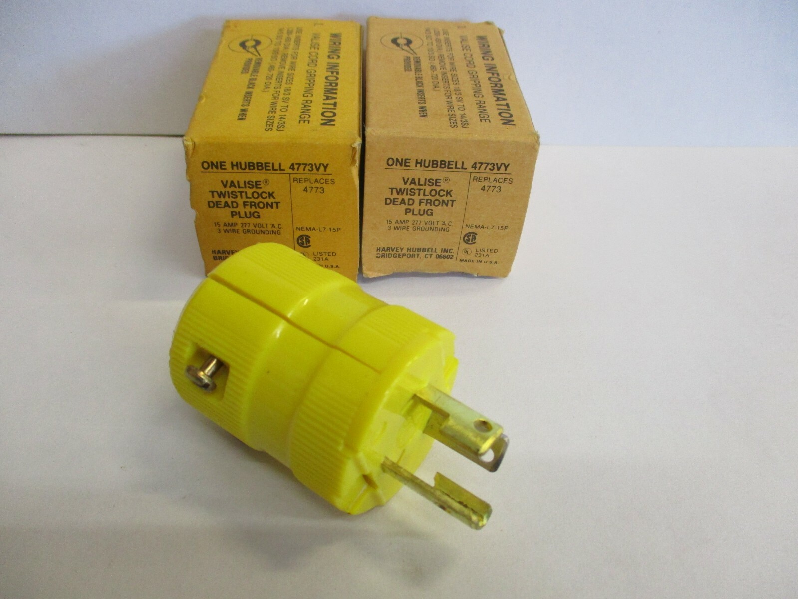 Hubbell 4773VY 15A 277 VAC 3W Valise Twistlock Dead Front Plug (Qty 2)