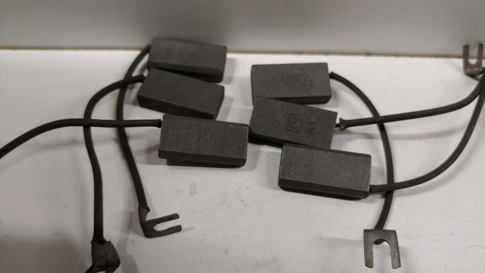 LOT OF 6 NEW OLD STOCK! NATIONAL CARBON BRUSHES 1.25" X .625" X .3125" 80-316251