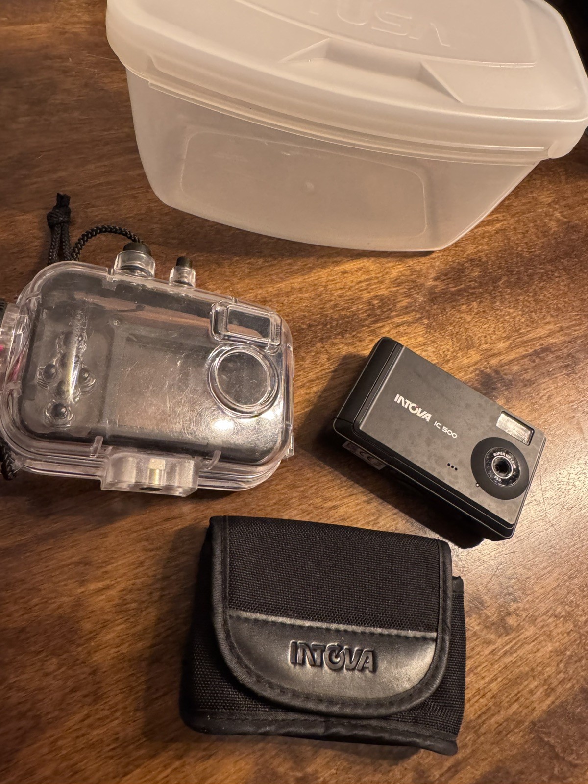 Intova Digital Sports Camera ic-500 Underwater Waterproof Digital Camera 130'