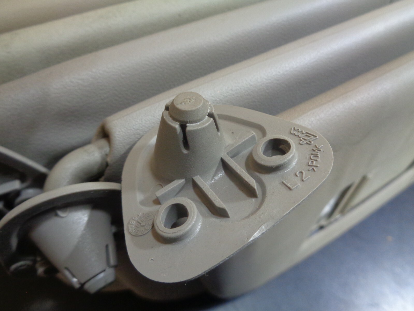 TOYOTA COROLLA PRIZM 1998 2002 DRIVER SIDE TAN SUN VISOR