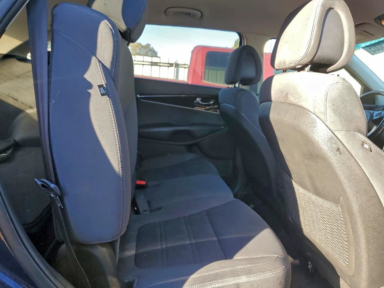 SORENTO 2016 Glove Box 4952761