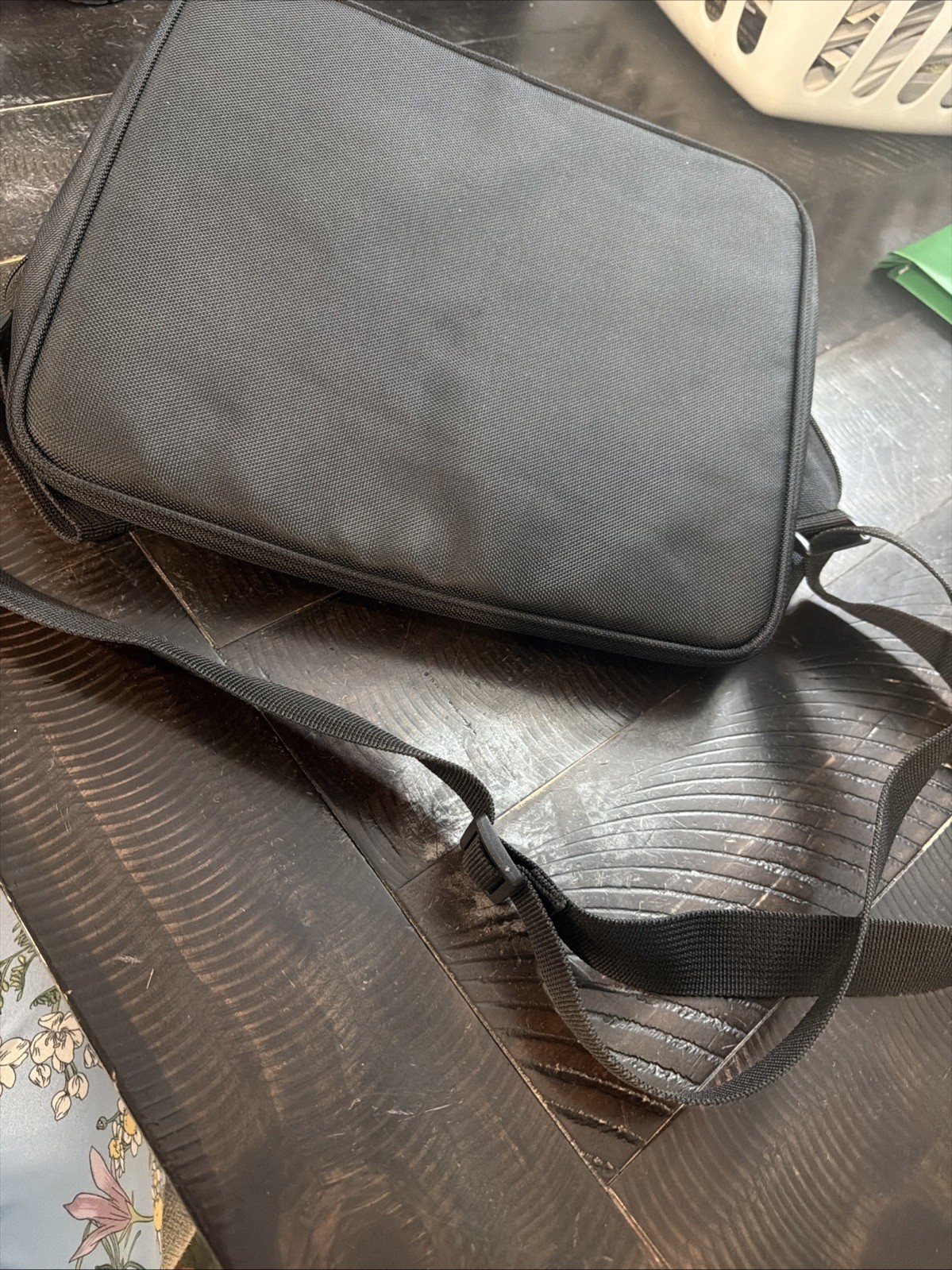 Ultra Pro. ZIP GAMING CASE DELUXE
