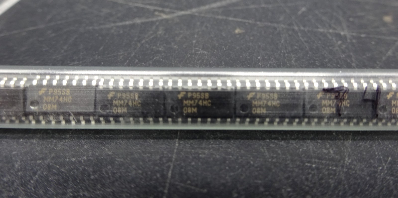 MM74HC08M IC, Quad 2-Input AND Gate 14 Lead SOIC, Fairchild Lot of 14