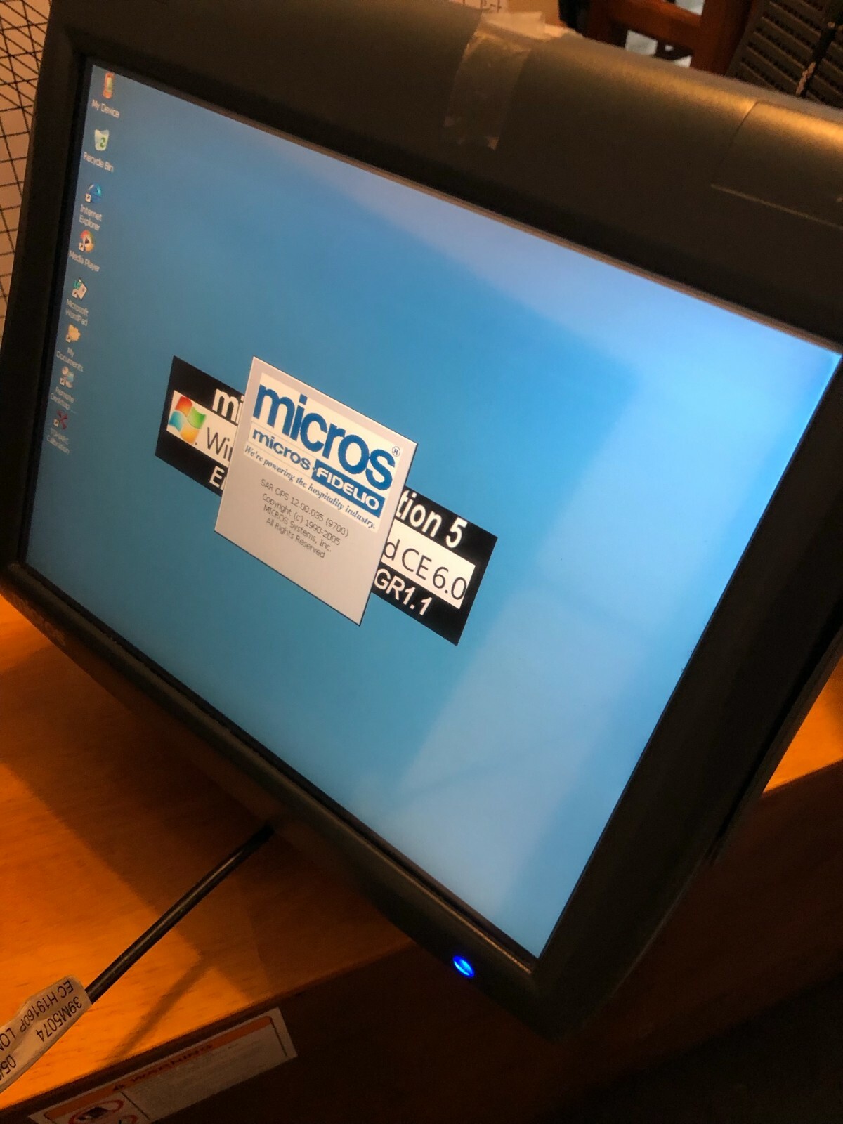 MICROS Workstation 5a 400814101 Point of Sale Terminal and Stand