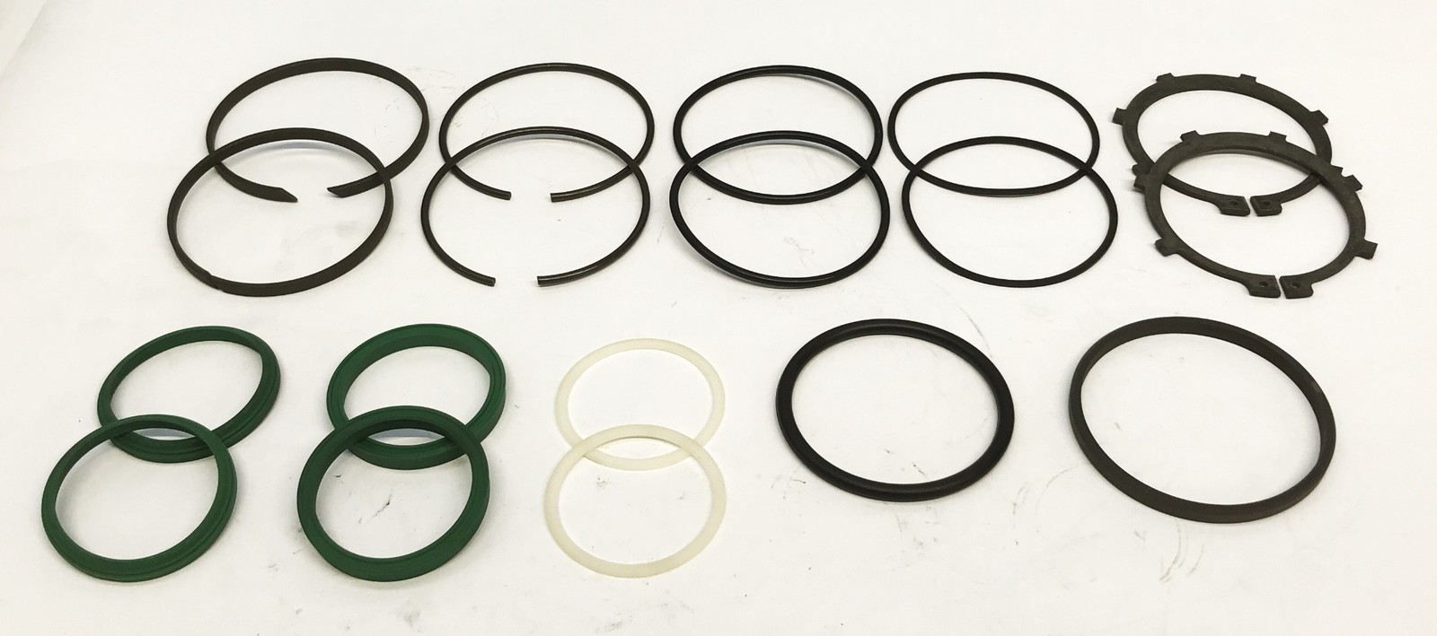 Clark Forklift 18-Piece Steering Cylinder Seal Kit 841573 NOS