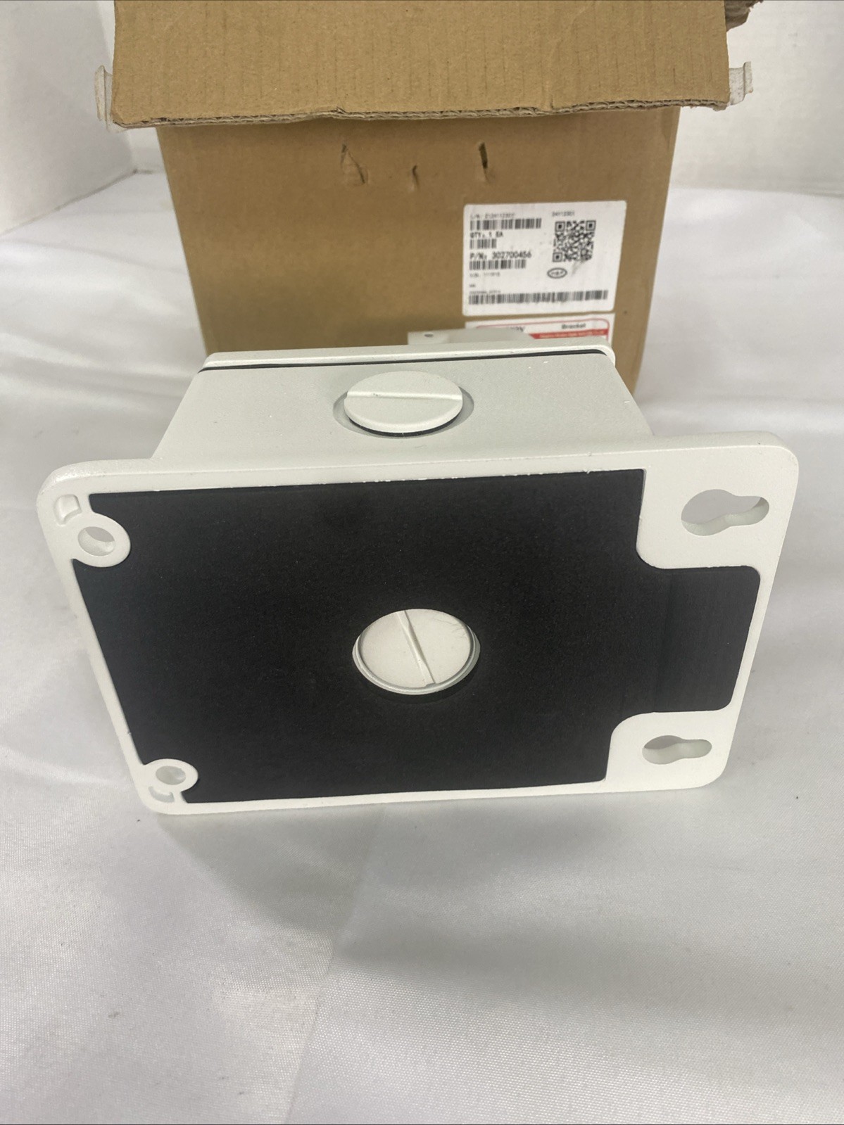 Hikvision WMS 302700456 -Wall Mount Bracket for Mini Dome Camera w/ Junction box