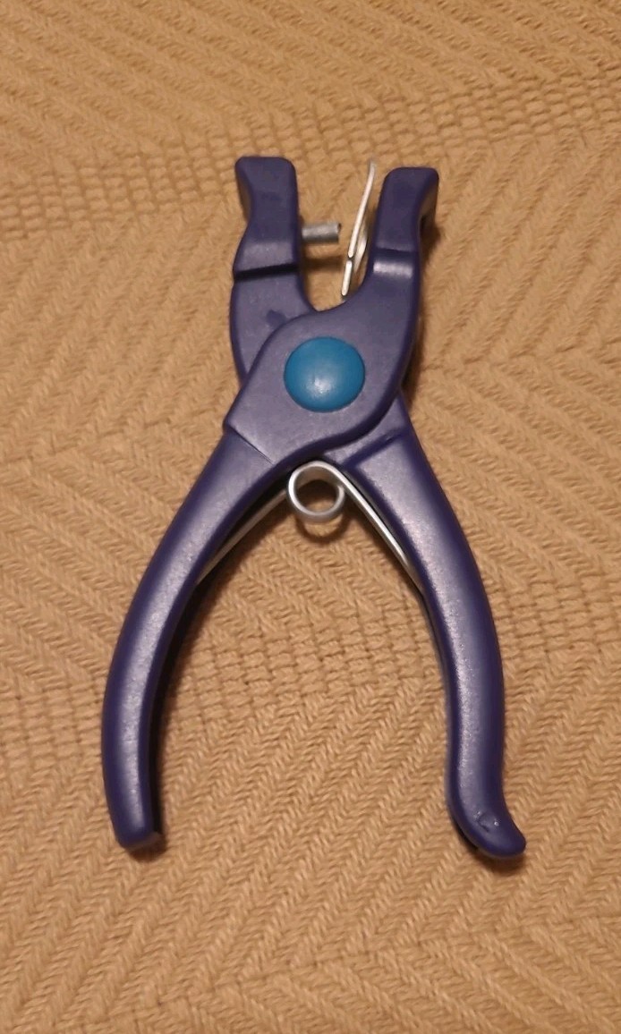 Provo Craft Handheld Small Paper Hole Punch Grip Tool Blue Scrapbooking Crafting