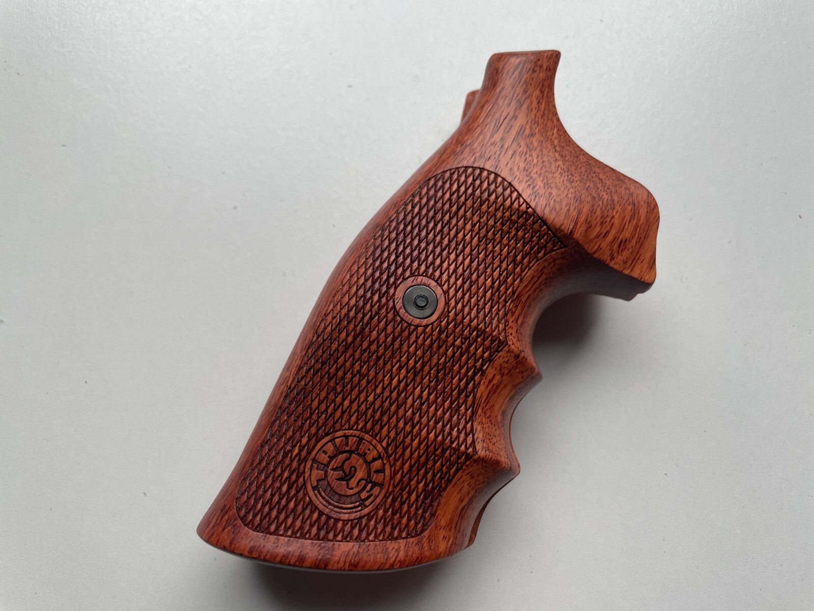 New Decorative Target Grips for Taurus Medium/Large Frame SQUARE BUTT 44, 65, 66