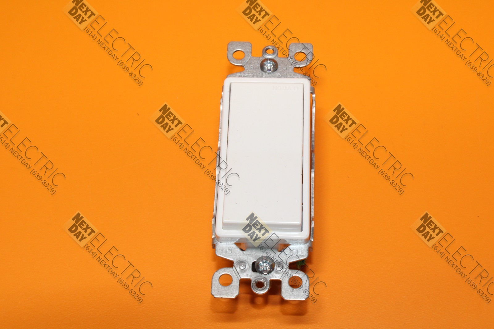 Leviton, 5601-2W, White Switch Wall Single Pole Grounding 15a-120v Decora