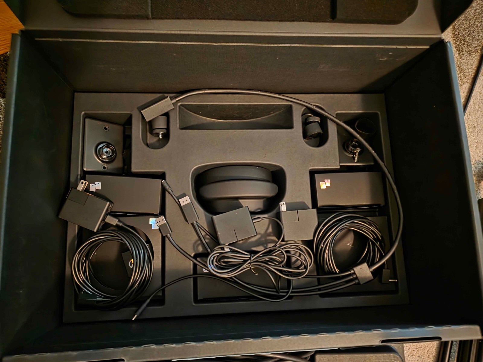 Valve Index Virtual Reality VR Headset Full Kit - Confirmed 144 hz capable