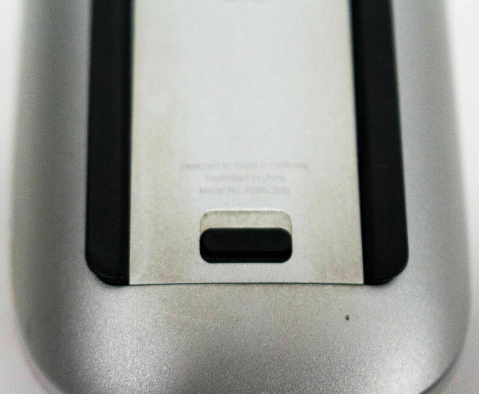 Apple Magic Gen 1 Bluetooth Wireless Mouse . AA batteries included
