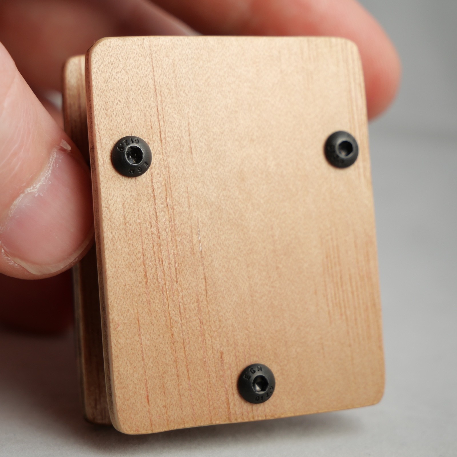 madMidiMini Compact Midi Controller with 2 Note Buttons 2 Potentiometers and LED