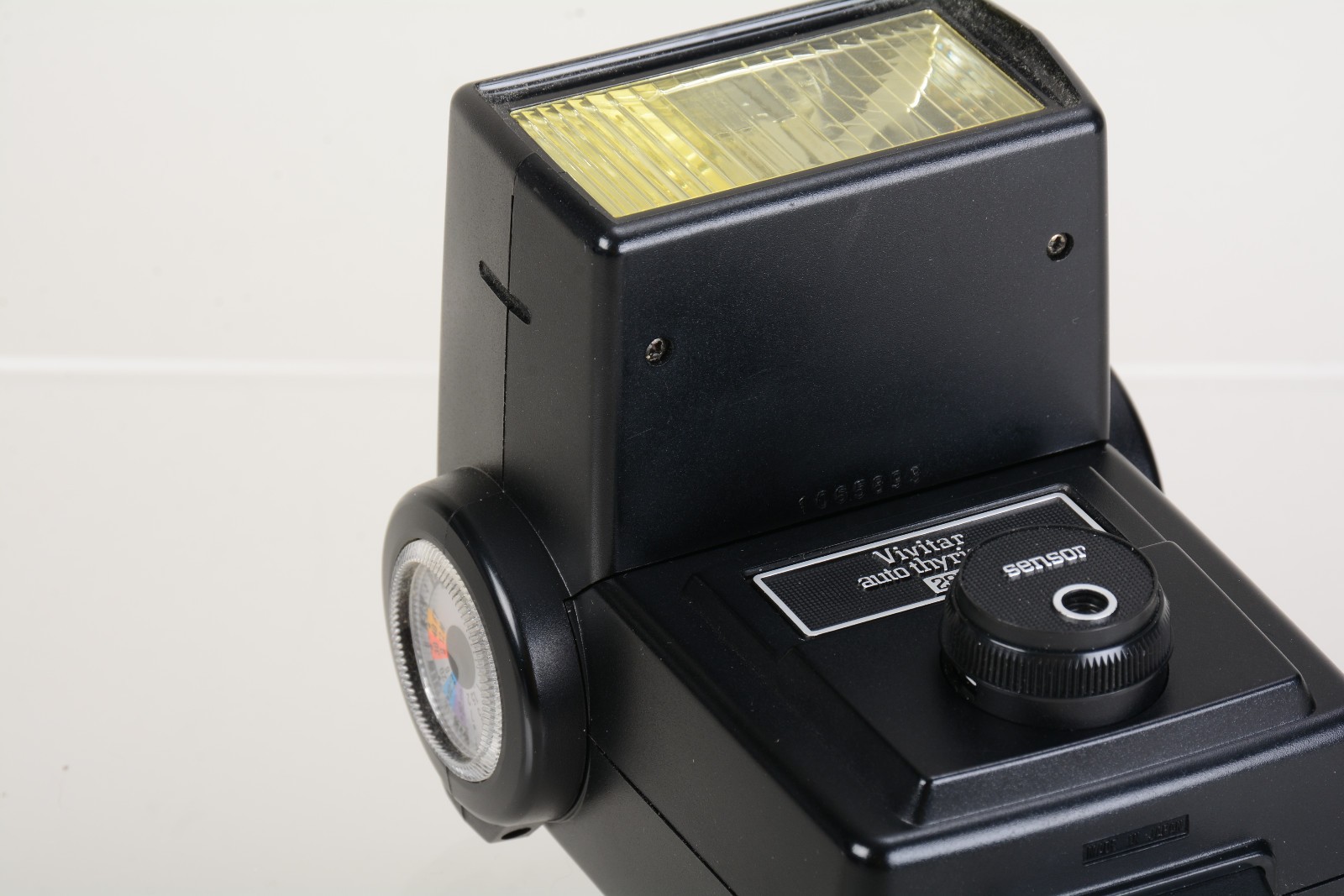 Vivitar 283 Flash w/ PC Sync Cable and SC-1 Sensor cable. Tested good 893