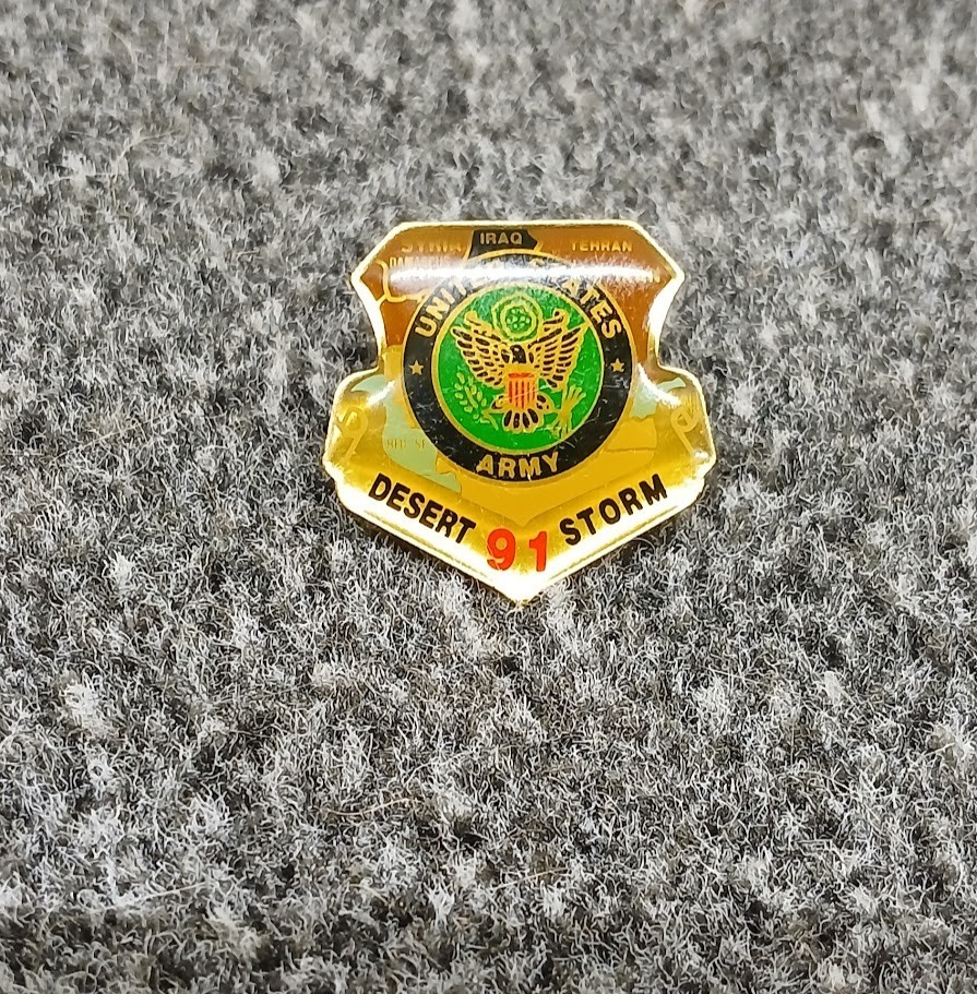 Vintage 1991 Desert Storm 91 Lapel Hat Shield Military Pin Ribbon Army