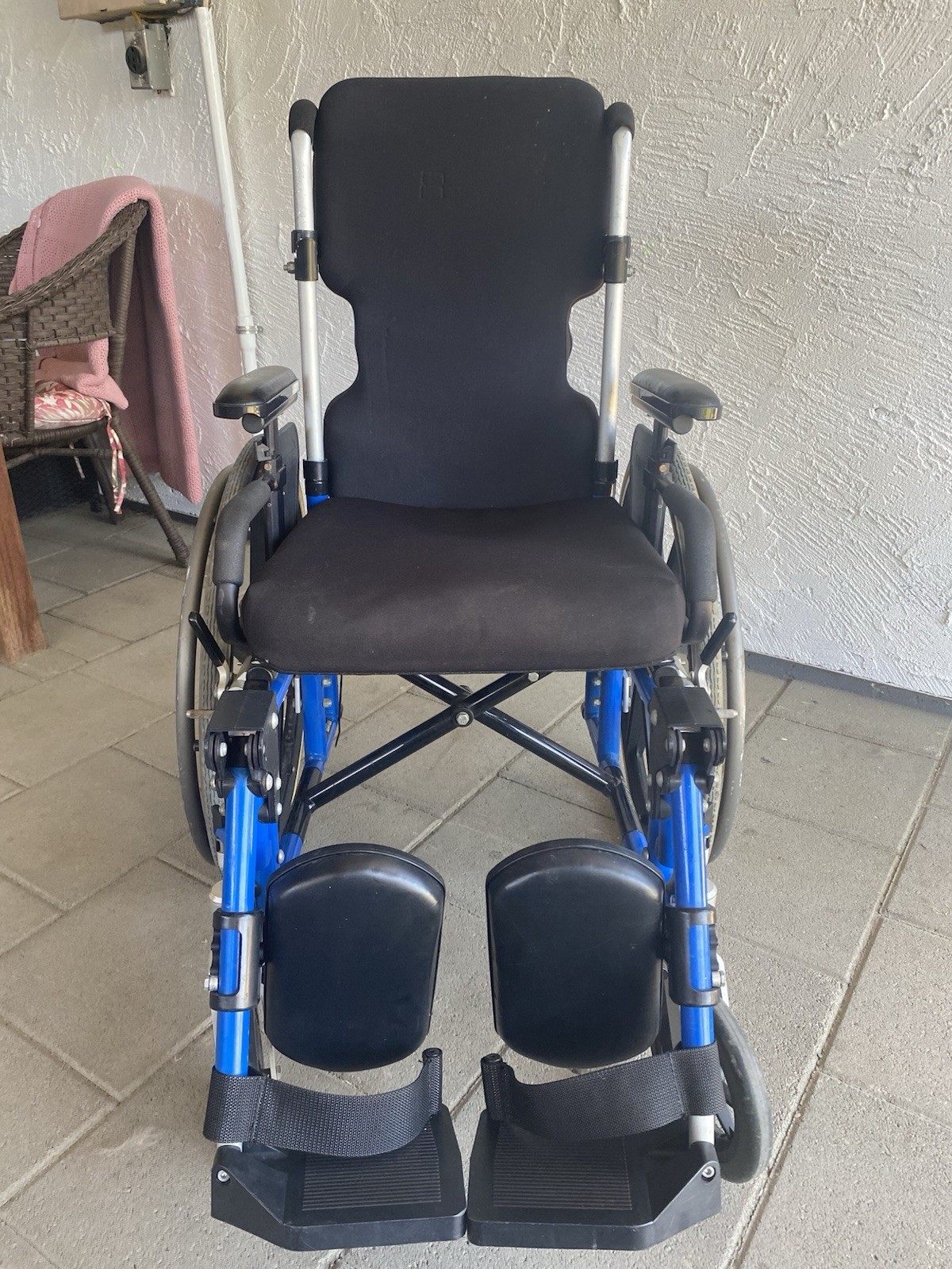 Quickie 2 wheelchair manual folding wheelchair 16”x19”x22”