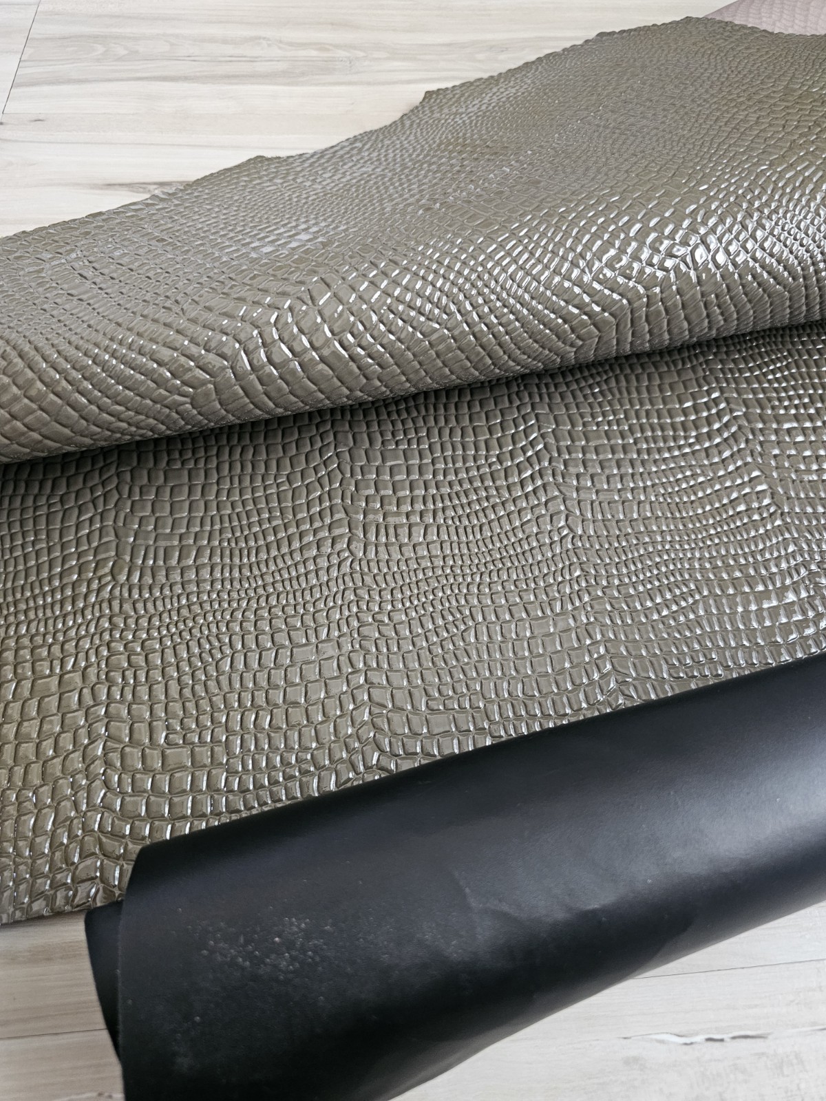 BEIGE ALLIGATOR CROCODILE SHEEPSKIN LAMBSKIN LEATHER FULL HIDE PANEL,SHEET,12x12