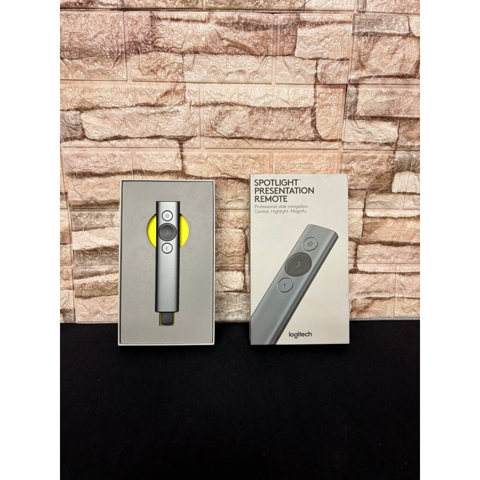 Logitech Spotlight Presentation Remote professional slide navigation Highlight