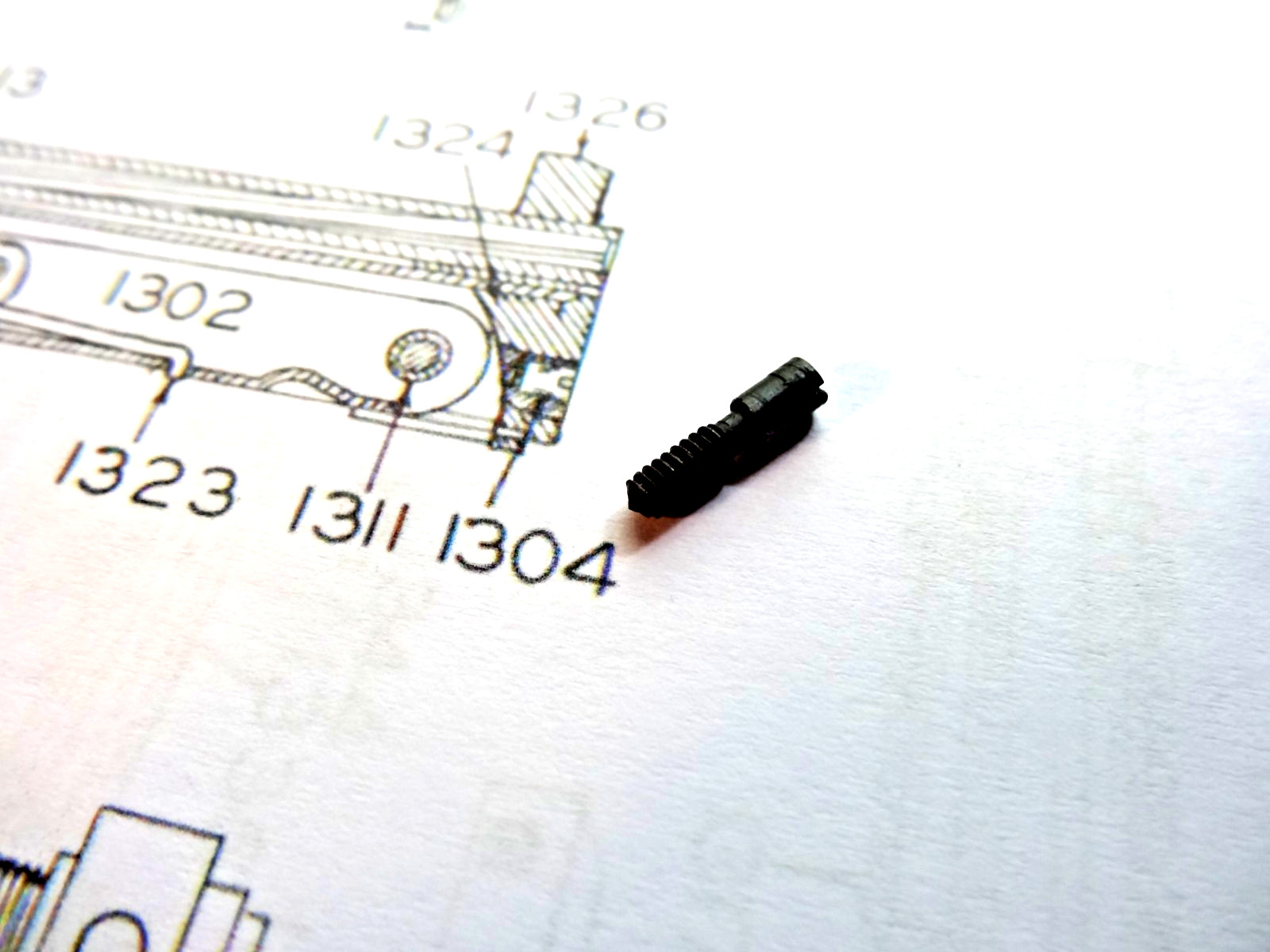 Benjamin 130-132-137 Air Pistol Lower Hinge Pin Lock Screw OEM # 1304