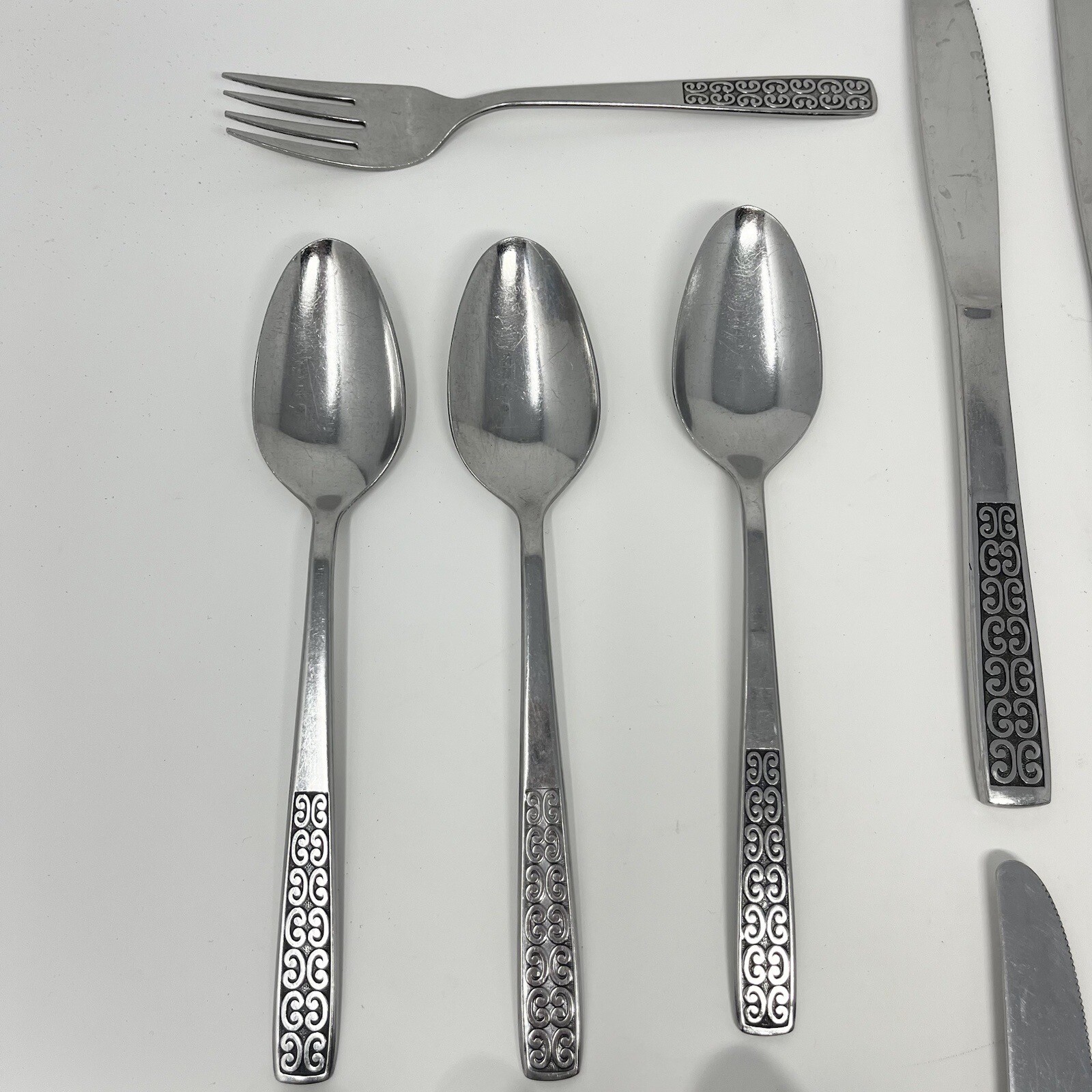 30 PC Stainless "Serenata" Flatware Set by International Silverware Fork Spoon