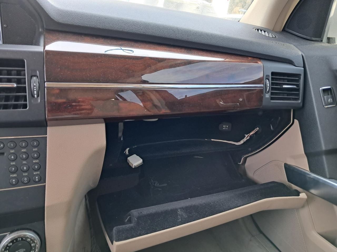 GLK350    2010 Glove Box 4865423