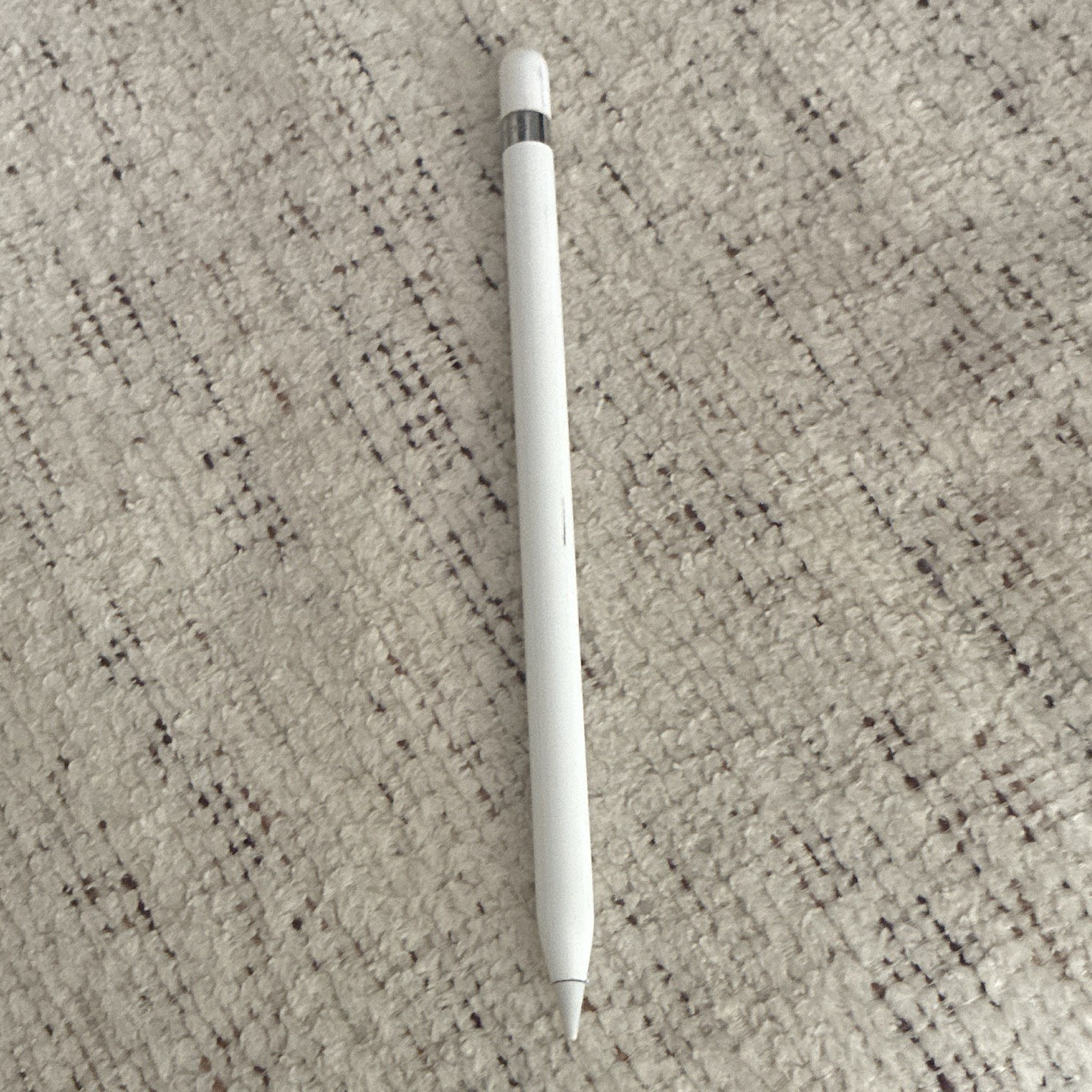 Apple Pencil 1st Generation White Stylus for iPad box is old, pen works perfect