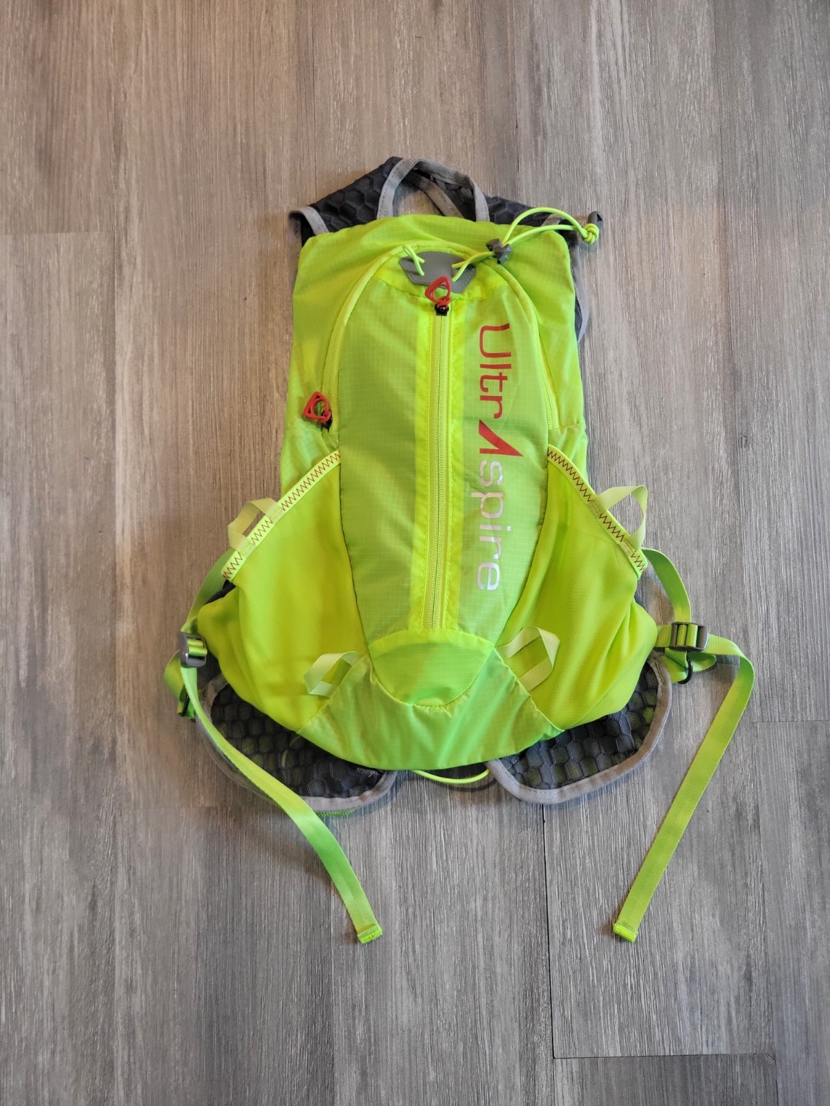 UltrAspire Velocity Running Hydration Vest Pack Hi Viz 3m Backpack Bag