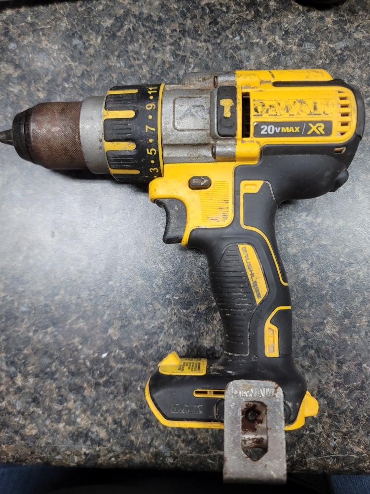 USED DEWALT DCD995 20V HAMMER DRILL TOOL ONLY (QUI005495)