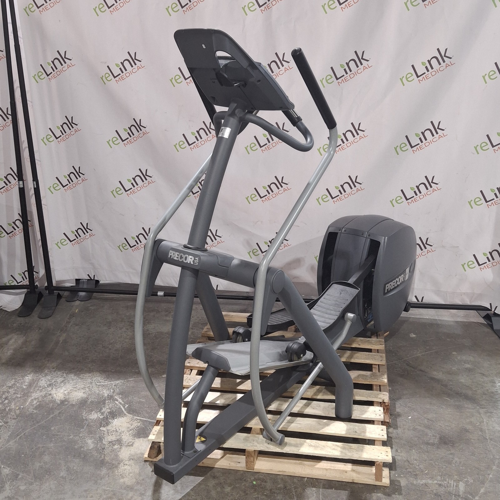 Precor USA EFX556i Elliptical Machine