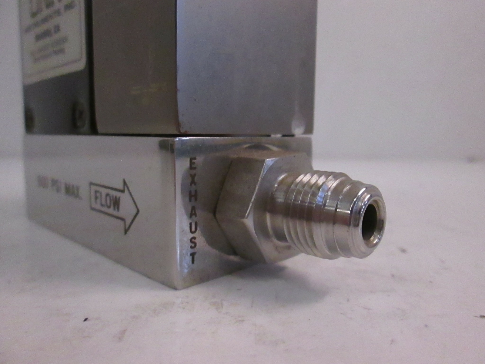Unit UFC-1100A Mass Flow Controller MFC, HCL, 1000 SCCM
