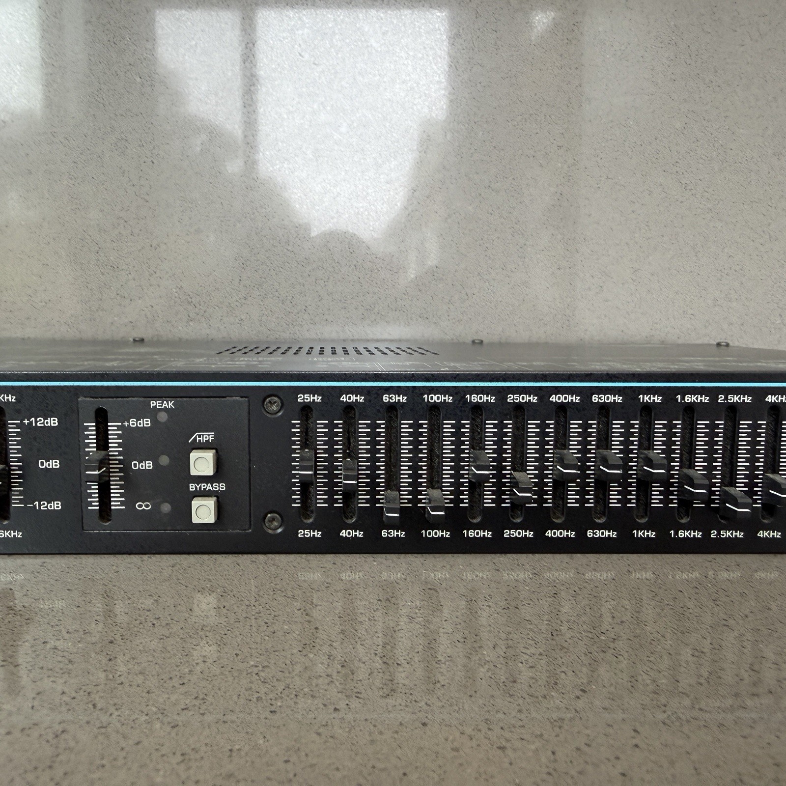 Samson E30i Dual 15 Band Graphic Equalizer Constant Q Rack Mount EQ XLR 1/4”