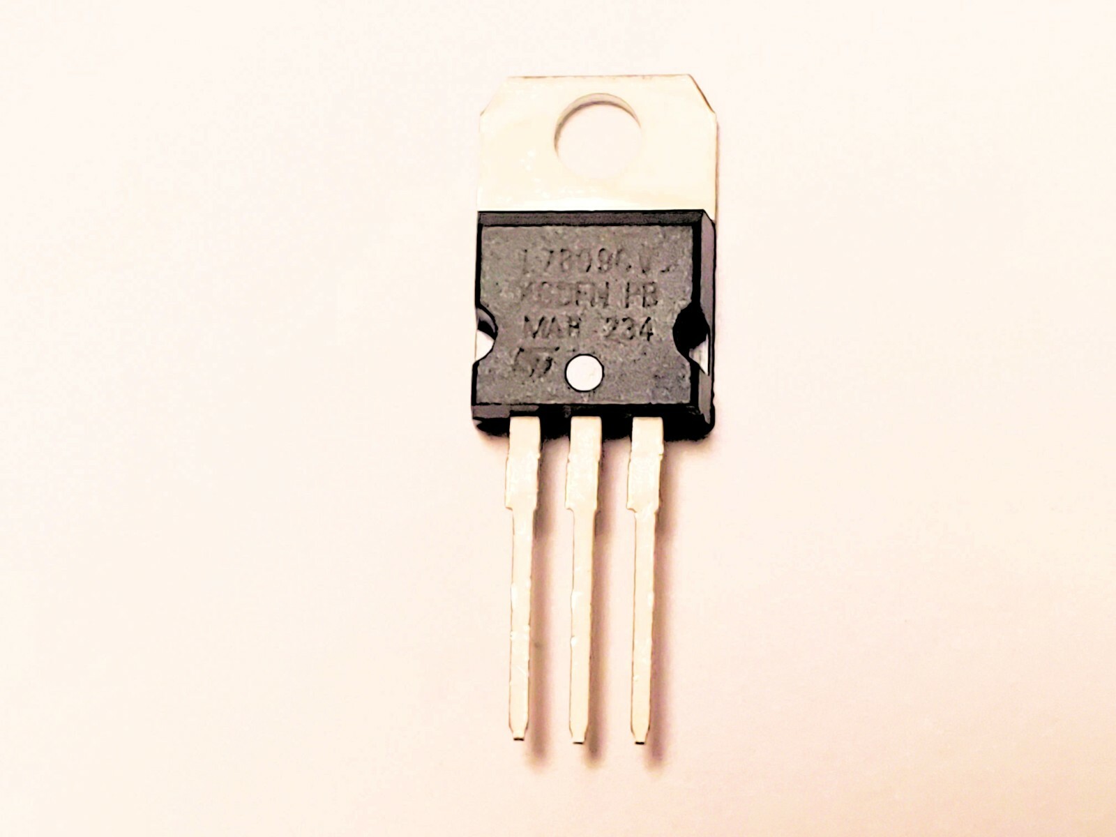 L7809CV  SGS 9V Positive Voltage Regulator TO-220   2 pcs