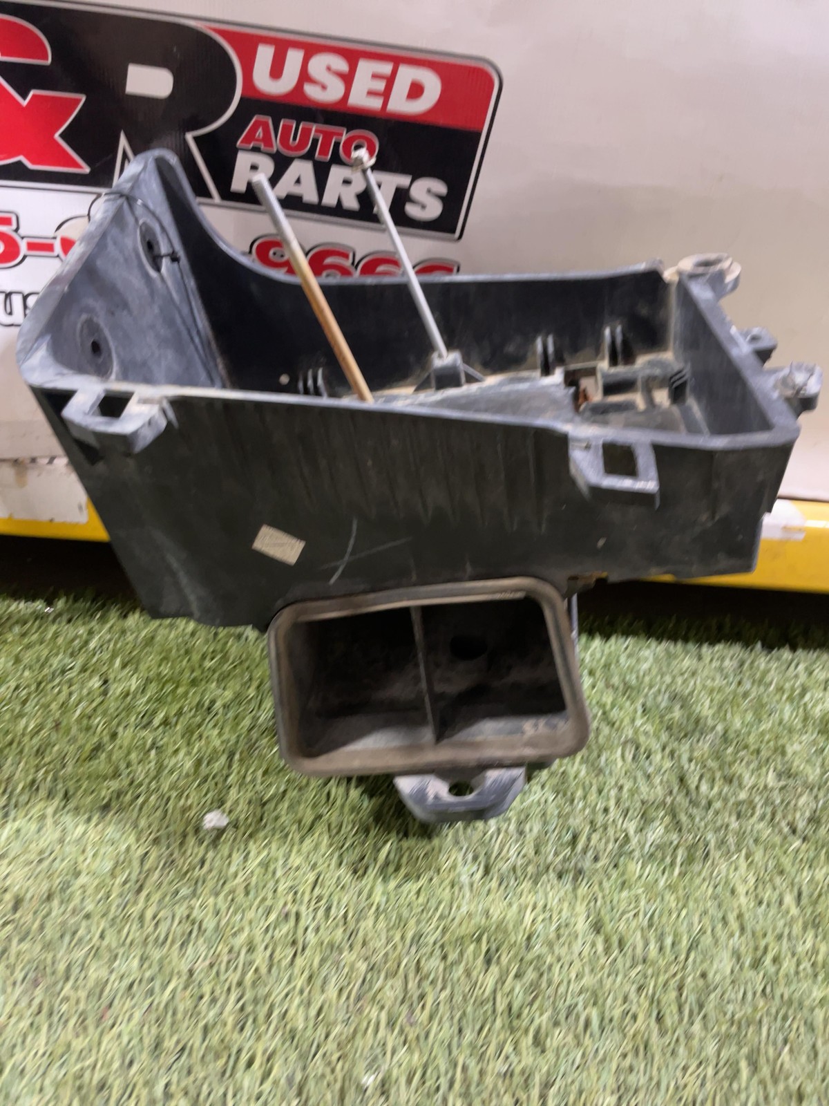 ✅ 2019 FORD F250 SD PICKUP Battery Trayw/ Duct Pn: HC349-C675-GC OEM