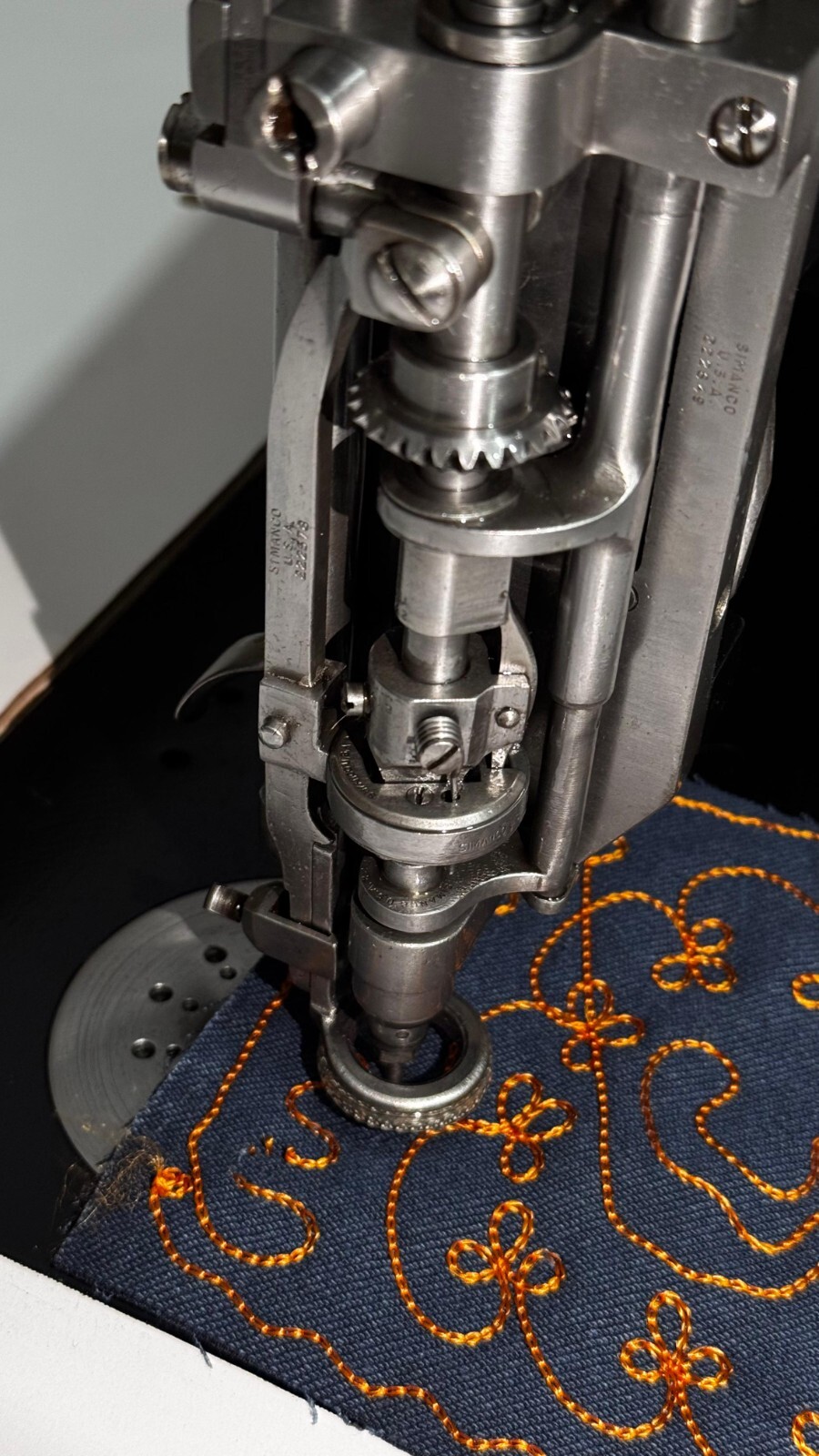Singer 114w103 Chain & Moss Stitch Embroidery Machine