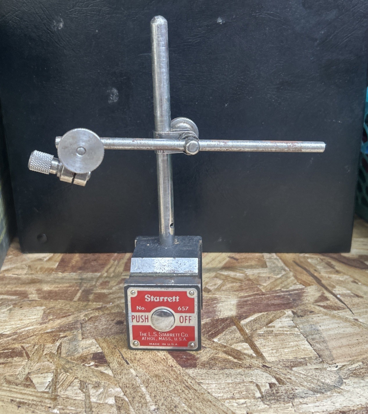 Starrett No. 657  magnetic base with  Indicator Attaching Rod And Snugs.