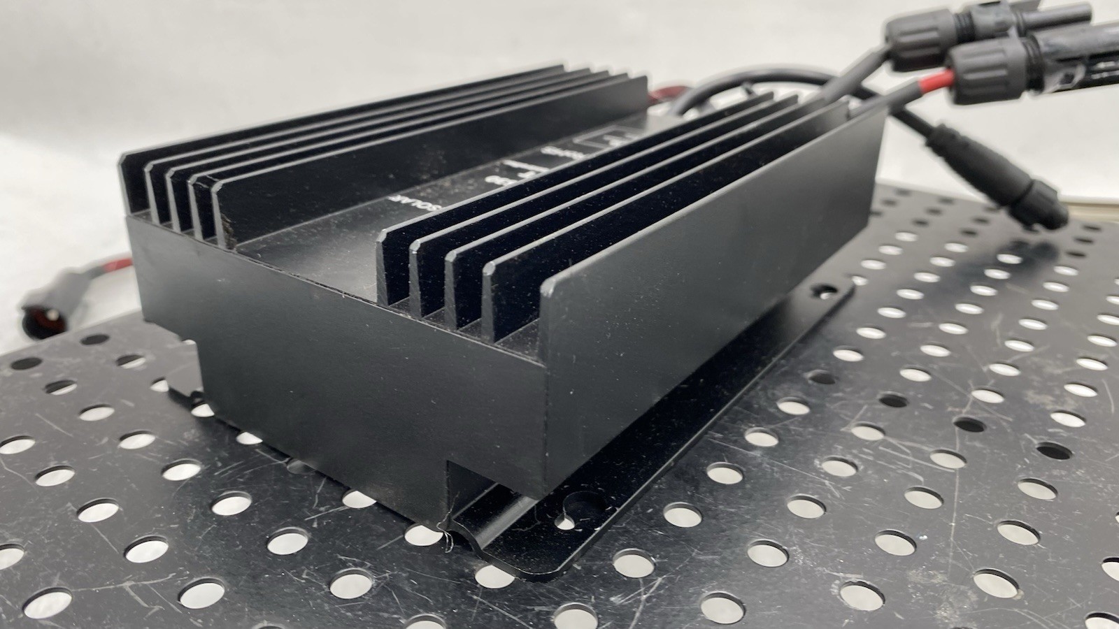 MERLIN SOLAR MST-TS30 MPPT SOLAR CHARGE CONTROLLER TESTED