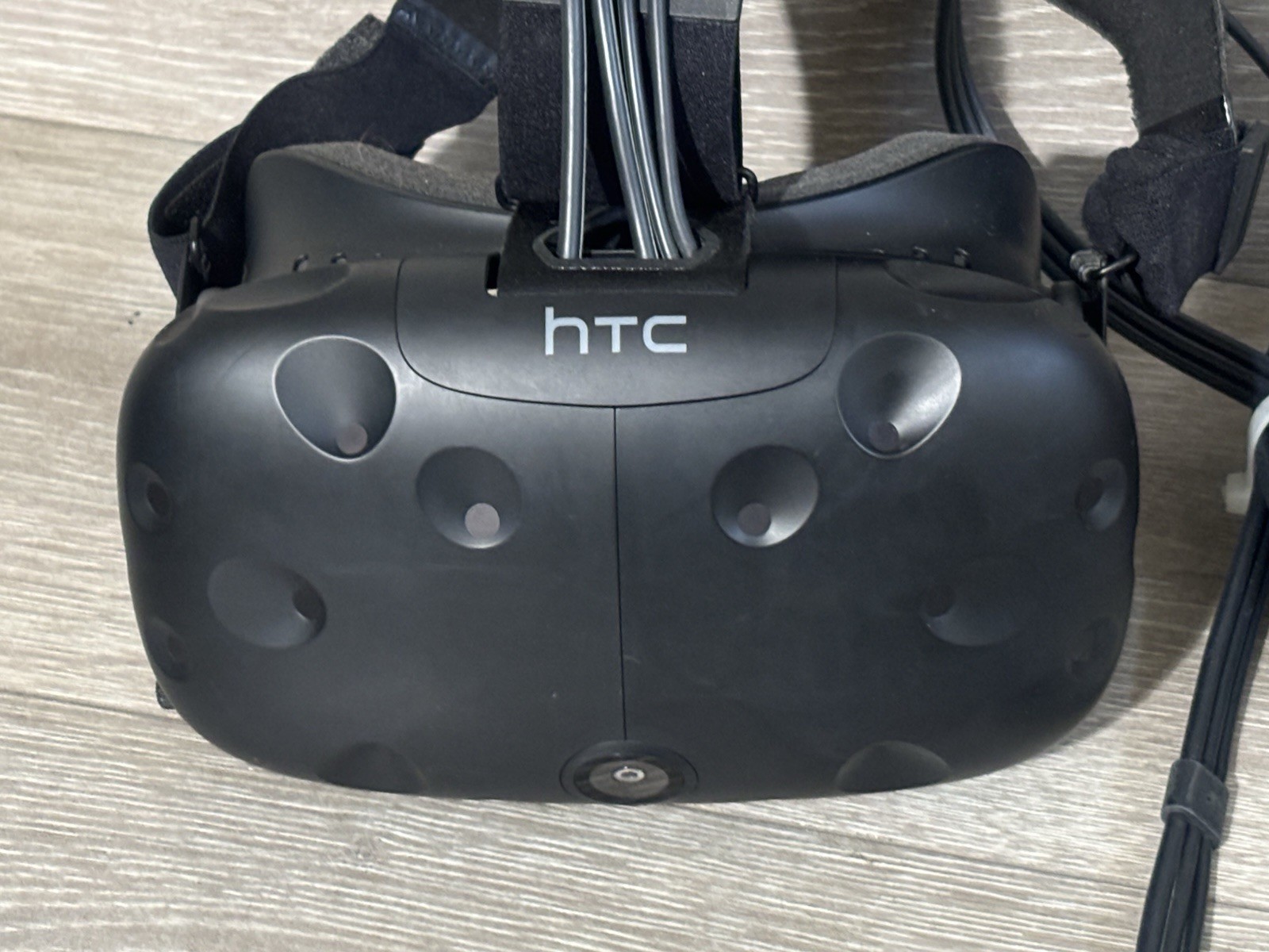 HTC Vive VR Full Headset Kit System Virtual Reality TURNS ON BUT UNTESTED AS-IS