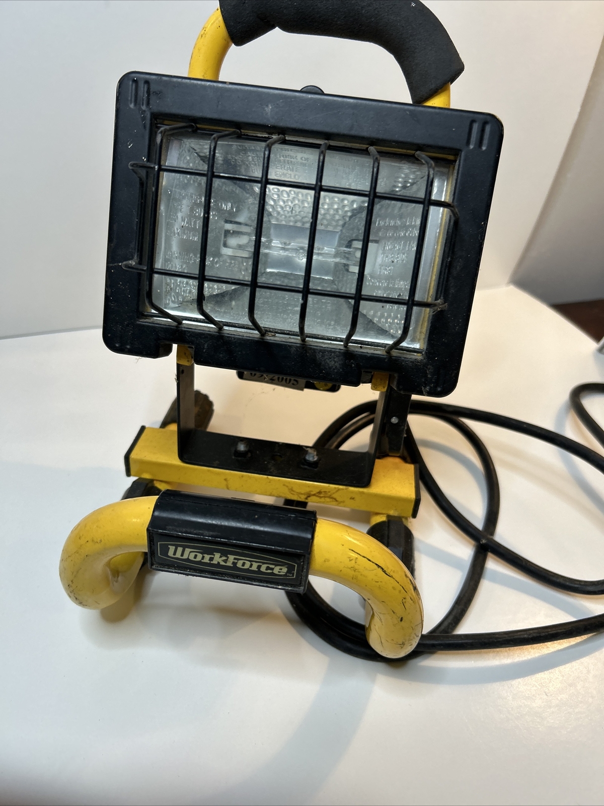 Workforce Halogen Light. Needs New Bulb