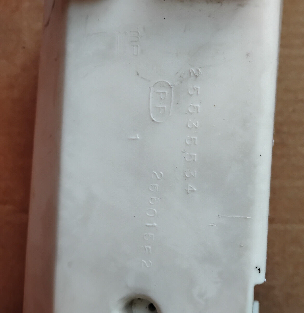 1997-99 BUICK LE SABRE UNDER HOOD FUSE BOX 25535534 OEM