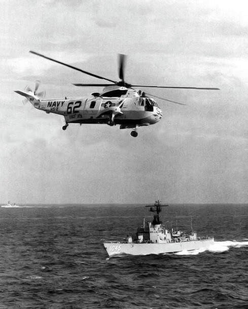 U.S. Navy Sikorsky Sea King Helicopter USS Davidson 8x10 Vietnam War Photo 815